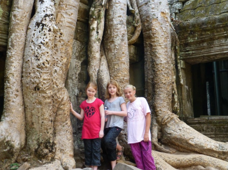 Stina, Cajsa and Lydia at Ta Prohm. Their favorite Tempel at Angkor.